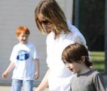Calista Flockhart et son fils Liam, moments sportifs mais tendres aussi !