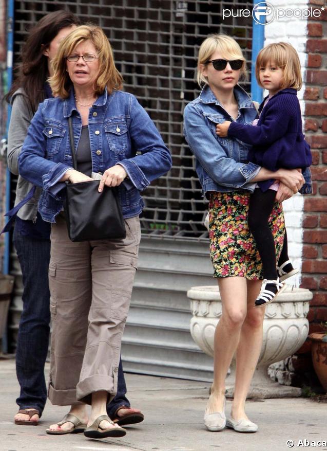 Michelle Williams, sa mère Carla et la petite Matilda, le 16 mai 2009