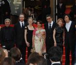Le jury au complet lors de la montée des marches avant la projection de Vengeance, au Festival de Cannes, le 17 mai 2009