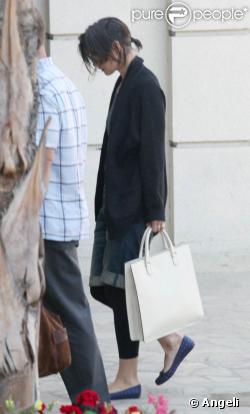 Katie Holmes semble attristée...