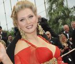Elena Lenina lors de la montée des marches pour le film A l'Origine