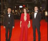 Jeanne Balibar et les réalisateurs Stéphane Aubier et Vincent Patar lors de la montée des marches de Panique au Village la nuit du 21 au 22 mai 2009 à Cannes