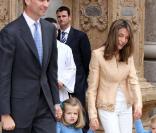 Letizia et Felipe avec leurs adorables fillettes Leonor et Sofia lors des fêtes de Pâques en 2009 
