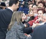 Letizia et Felipe déjà adulés en mars 2004 lors d'un déplacement officiel. 