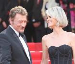 Johnny Hallyday et Laeticia devant le Palais des Festivals à Cannes pour la présentation de Vengeance dimanche 17 mai 2009 