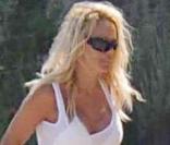 Pamela Anderson avec son boyfriend sur la plage