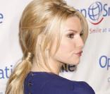 Jessica Simpson profite de sa longue et jolie chevelure pour réactualiser la queue de cheval... Sa coiffure est plus que réussie ! 