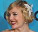 Drew Barrymore se la joue pin-up à fond et mise sur une grosse barrette agrémentée d'une petite voilette. 