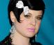 Kelly Osbourne, so girly avec son joli papillon très bien placé ! De quoi faire sa belle sans problème ! 