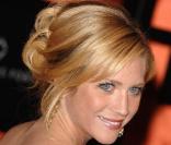 Brittany Snow, l'héroïne du spin-off de Gossip Girl n'a rien d'une débutante... Le chignon elle connaît ! 