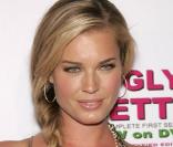 Rebecca Romijn, tellement glam' grâce à sa tresse sur le côté... Elle est vraiment loin d'être ugly ! 