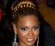 Beyoncé, très princière grâce à sa coiffure impeccable ! La natte ne fait que donner encore plus d'allure à sa coiffure. 