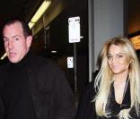 Michael Lohan et sa fille Lindsay Lohan à l'aéroport de New York en janvier 2008   