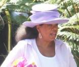 La célèbre animatrice Oprah Winfrey dans les rues de Santa Barbara, le 24 mai