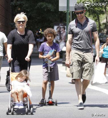 Hugh Jackman, son épouse  Deborrah Lee-Furness and leurs enfants Oscar et Ava Eliot  
