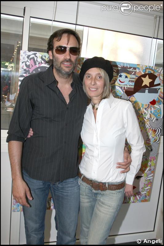 Valeria Attinelli et Anthony Delon à l'exposition picturale intitulée Les Droits de l'Âme, à l'Espace Cardin, hier