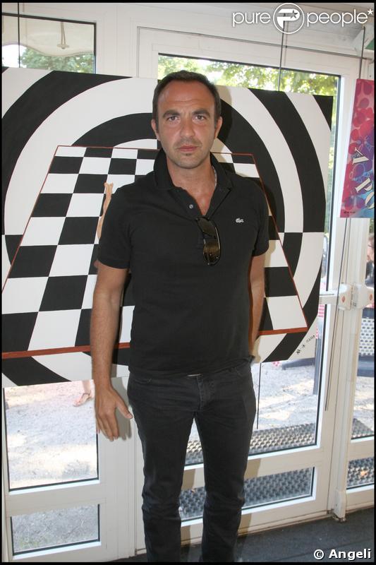 Nikos Aliagas à l'exposition picturale intitulée Les Droits de l'Âme, à l'Espace Cardin, hier