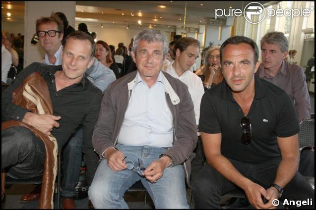 Charles Berling, Michel Boujenah et Nikos Aliagas à l'exposition picturale intitulée Les Droits de l'Âme, à l'Espace Cardin, hier
