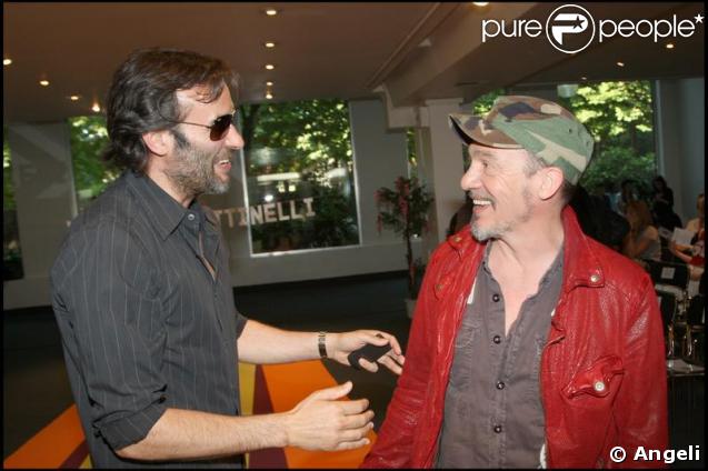 Anthony Delon et Florent Pagny à l'exposition picturale intitulée Les Droits de l'Âme, à l'Espace Cardin, hier