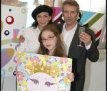 Manuel Gelin, sa femme Gabriela et leur fille Lana à l'exposition picturale intitulée Les Droits de l'Âme, à l'Espace Cardin, hier