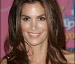 Elle est un top au top depuis plus de vingt ans. Et parmi les petits plus de Cindy Crawford, il y a bien sûr cette chevelure de rêve. 