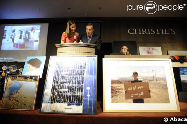 Inés Sastre préside une vente aux enchères contre la sclérose