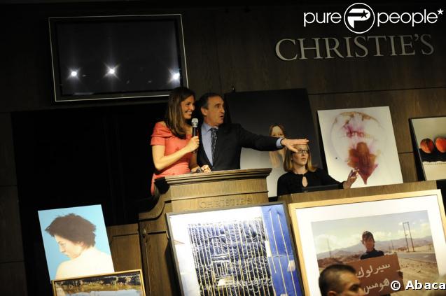 Inés Sastre préside une vente aux enchères contre la sclérose