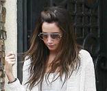 Ashley Tisdale sort de chez elle afin de rejoindre l'aéroport de Los Angeles, LAX, le 3 juin 2009