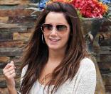 Ashley Tisdale sort de chez elle afin de rejoindre l'aéroport de Los Angeles, LAX, le 3 juin 2009