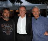 Le film documentaire Home a été projeté sur écrans géants au Champ de Mars à Paris, le 5 juin 2009. Etaient présents Luc Besson, François-Henri Pinault et Yann Arthus-Bertrand.