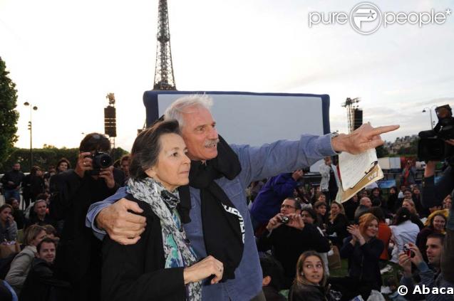 Le film documentaire Home a été projeté sur écrans géants au Champ de Mars à Paris, le 5 juin 2009. Yann Arthus-Bertrand et sa femme Anne. 