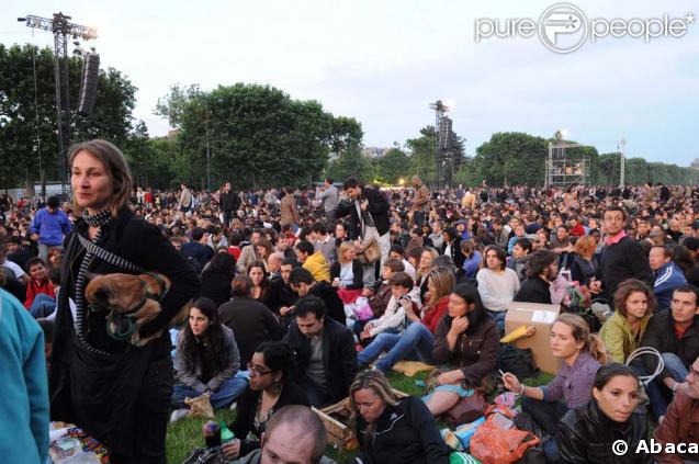 Le film documentaire Home a été projeté sur écrans géants au Champ de Mars à Paris, le 5 juin 2009.  