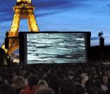 Le film documentaire Home a été projeté sur écrans géants au Champ de Mars à Paris, le 5 juin 2009.  