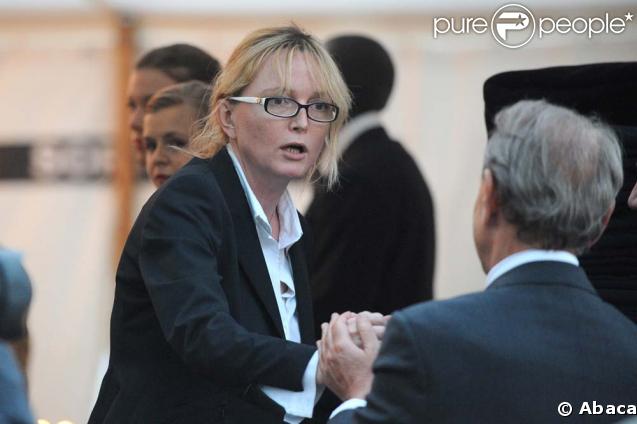 Le film documentaire Home a été projeté sur écrans géants au Champ de Mars à Paris, le 5 juin 2009. Claude Chirac, directrice de la communication du groupe PPR était également présente. 
