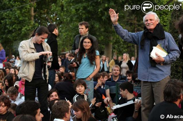 Le film documentaire Home a été projeté sur écrans géants au Champ de Mars à Paris, le 5 juin 2009.  