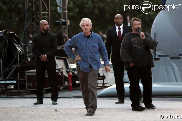 Le film documentaire Home a été projeté sur écrans géants au Champ de Mars à Paris, le 5 juin 2009.  