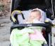 Bébé Honor dans sa pousette, elle est aux anges, comme maman Jessica 