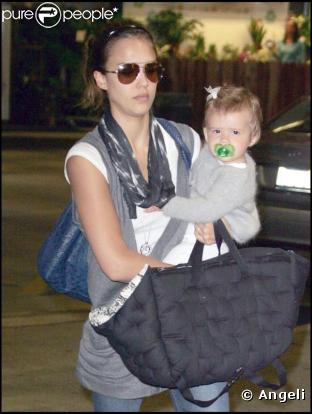 Honor, un an, trop mignonne avec sa maman Jessica Alba