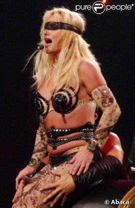 Britney Spears en concert pour sa tournée Circus