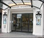 Lindsay Lohan faisant du shopping chez Harvey Nichols