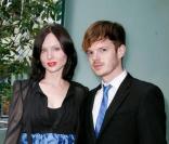 Sophie Ellis-Bextor et son mari Richard Jones lors du lancement du livre Told de Simon Aboud à l'hôtel St Martin's lane à Londres le 8 juin 2009