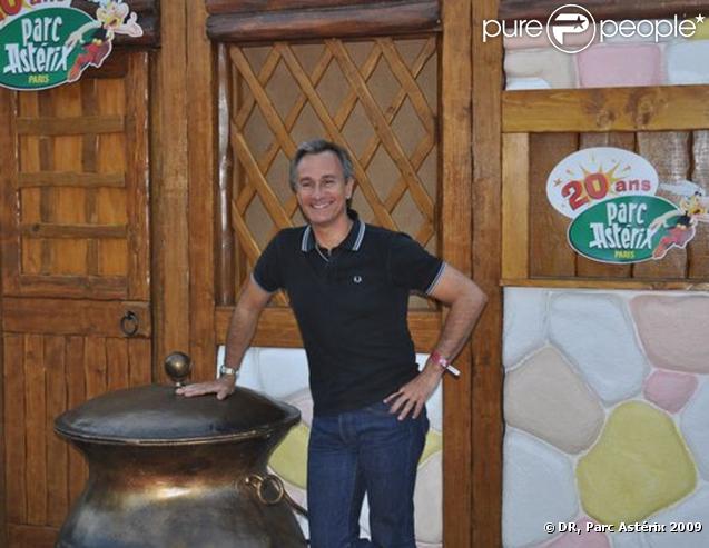 Laurent Petitguillaume et son chaudron au Parc Astérix  