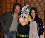  Géraldine Pailhas et Christopher Thompson  avec Astérix pour les 20 ans de son Parc !  