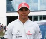 Lewis Hamilton inaugure l'école de conduite Mercedes Benz dans le Surrey le 13 juin 2009