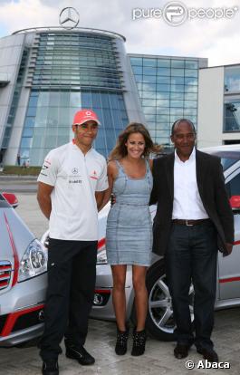 Lewis Hamilton inaugure l'école de conduite Mercedes Benz dans le Surrey le 13 juin 2009