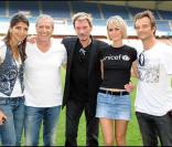 Hoda Roche, Jean-Claude Darmon, Johnny Hallyday,  Laeticia Hallyday et David Hallyday au match de foot caritatif