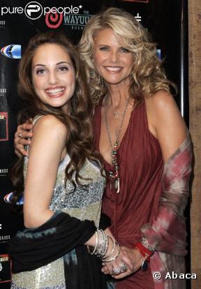 Christie Brinkley et sa fille Alexa Ray Joel, lors du 6e Gala Annuel de la Fondation Wayuu Taya, à la Stephen Weiss Gallery de New York, le 17 juin 2009 !