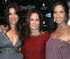 Patricia Velasquez, Katie Ford et Padma Lakshmi, super belle, lors du 6e Gala Annuel de la Fondation Wayuu Taya, à la Stephen Weiss Gallery de New York, le 17 juin 2009 !