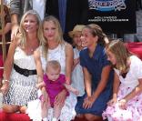 Cameron Diaz et sa famille lors de l'inaugration de son étoile sur le Walk of Fame à Hollywood le 22 juin 2009