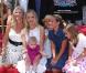 Cameron Diaz et sa famille lors de l'inaugration de son étoile sur le Walk of Fame à Hollywood le 22 juin 2009